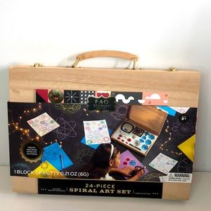 FAO SCHWARZ 24 PIECE SPIRAL ART SET NEW